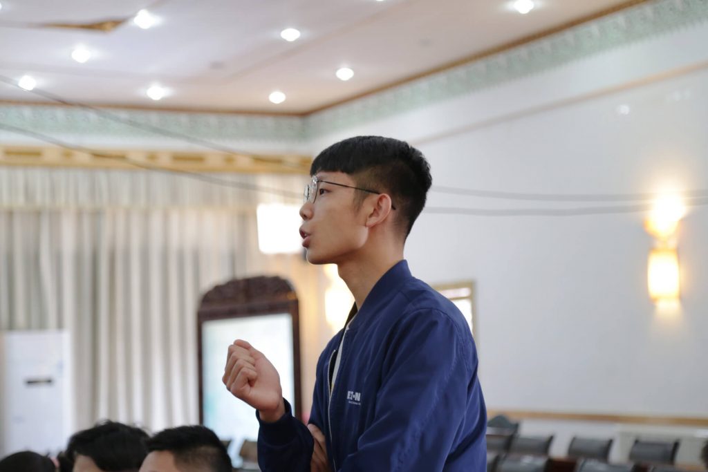 兩地同學都踴躍發問，西藏的同學也與我們分享了不少本地人的不同看法。