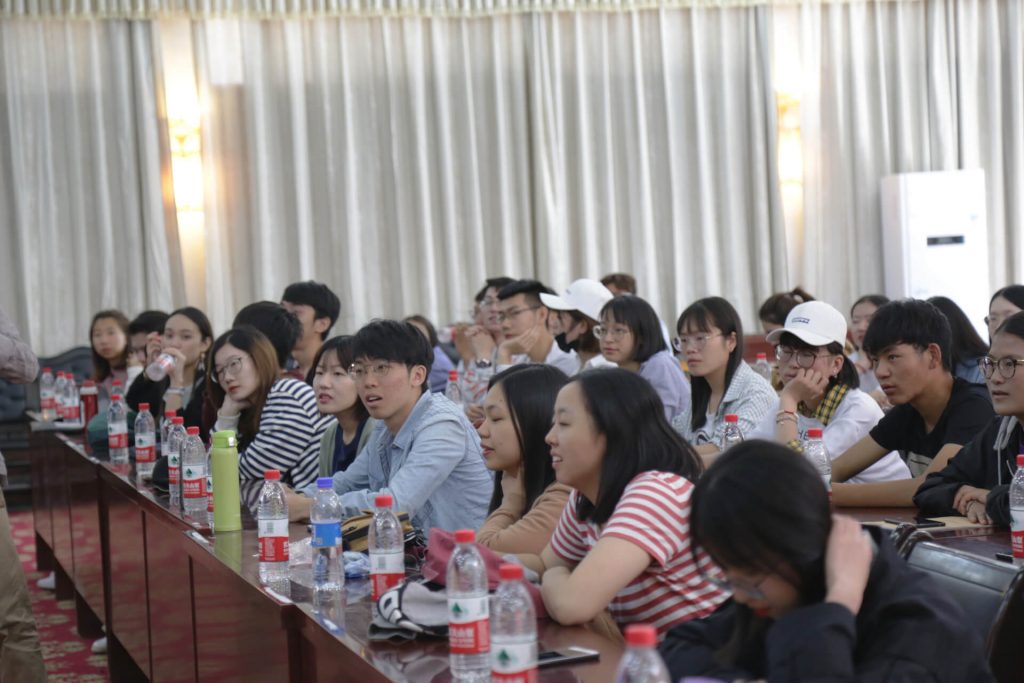 研討會既讓本港同學更深入了解西藏的社會發展，也為西藏的同學帶來不一樣的思考角度。